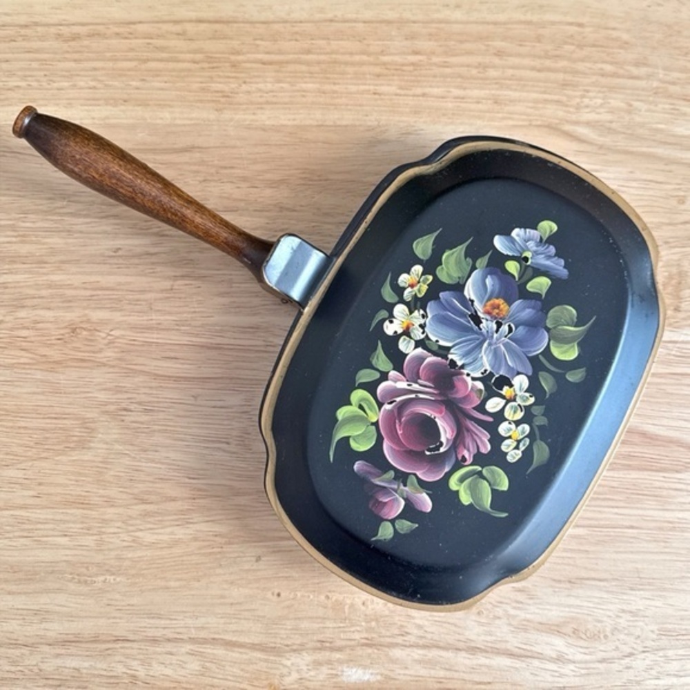 Vintage Nashco Hand Painted Toleware Silent Butler Crumb Catcher Wooden Handle